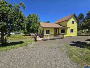1495 Cascade Dr, Lebanon, Oregon 97355 photo