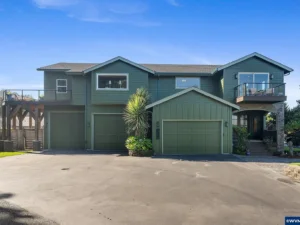 424 SW Cliff St, Depoe Bay, Oregon 97341 photo